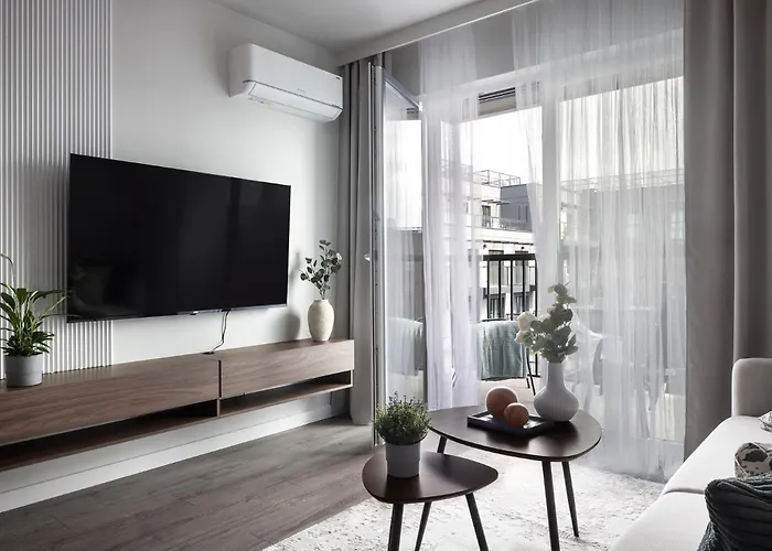 Nowosc #Madalinskiego57 - Centrum, Nowy Budynek- 2 Sypialnie, 2X Podwojne Lozka Oraz Rozkladana Kanapa, Osobna Kuchnia, Klimatyzacja, Balkon, Parking Podziemny, Self Check In 24H, Internet, Netflix, Ekspres, Pralka 1Km Do Dworca Pkp