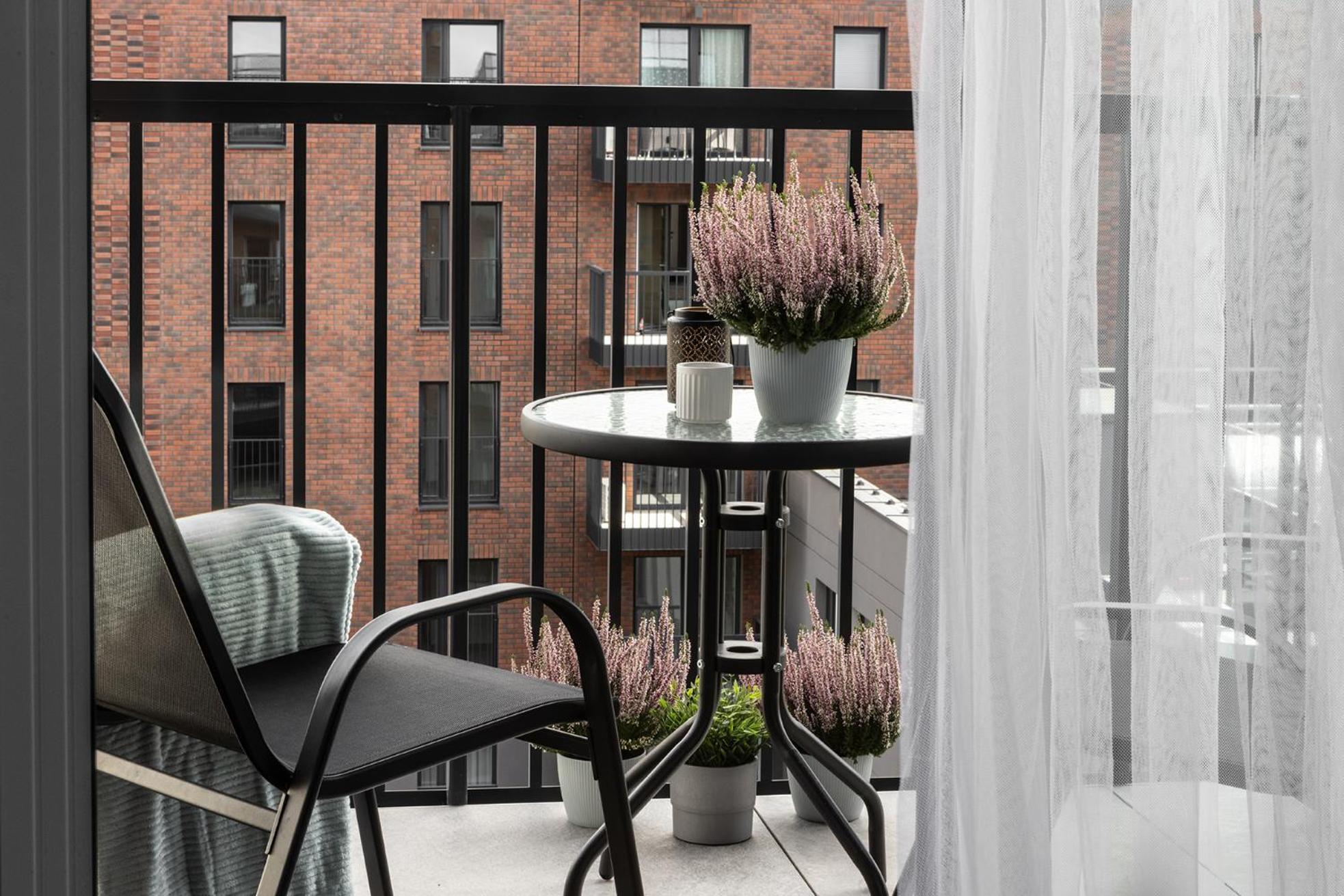 Nowosc #madalinskiego57 - Centrum, Nowy Budynek- 2 Sypialnie, 2x Podwojne Lozka Oraz Rozkladana Kanapa, Osobna Kuchnia, Klimatyzacja, Balkon, Parking Podziemny, Self Check In 24h, Internet, Netflix, Ekspres, Pralka 1km Do Dworca Pkp
