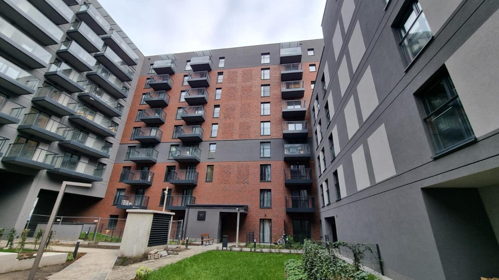 Nowosc #madalinskiego57 - Centrum, Nowy Budynek- 2 Sypialnie, 2x Podwojne Lozka Oraz Rozkladana Kanapa, Osobna Kuchnia, Klimatyzacja, Balkon, Parking Podziemny, Self Check In 24h, Internet, Netflix, Ekspres, Pralka 1km Do Dworca Pkp * Breslau
